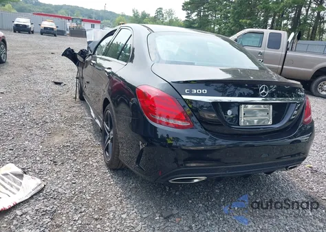 2018 Mercedes-Benz C 300 4Matic из США, поврежденный, VIN 55SWF4KB7JU281634